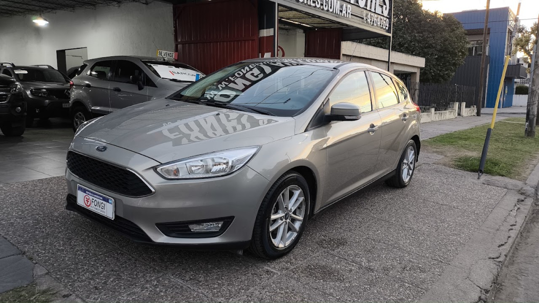 Ford Focus 1.6 S MT 2016