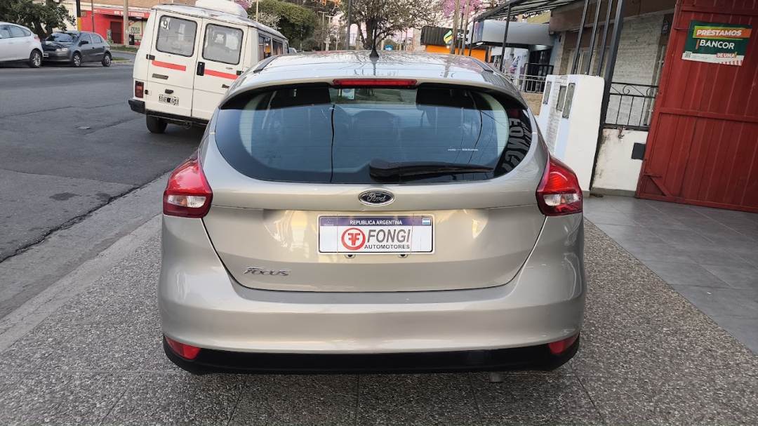 Ford Focus 1.6 S MT 2016